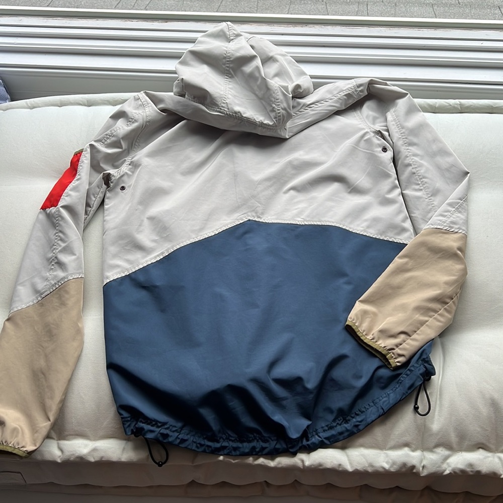 Without Walls light windbreaker, size XS (runs large), pocket on arm - Picture 4 of 7